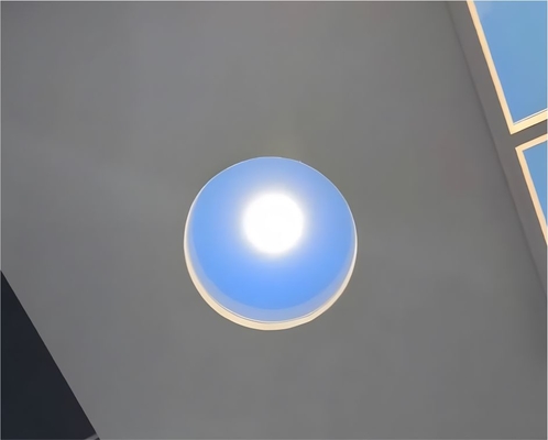Energieeffiziente, intelligente Oberlichter passen in Wohnungen oder Geschäftsräume, von morgendlichen Farbtönen bis hin zu warmen Abenden